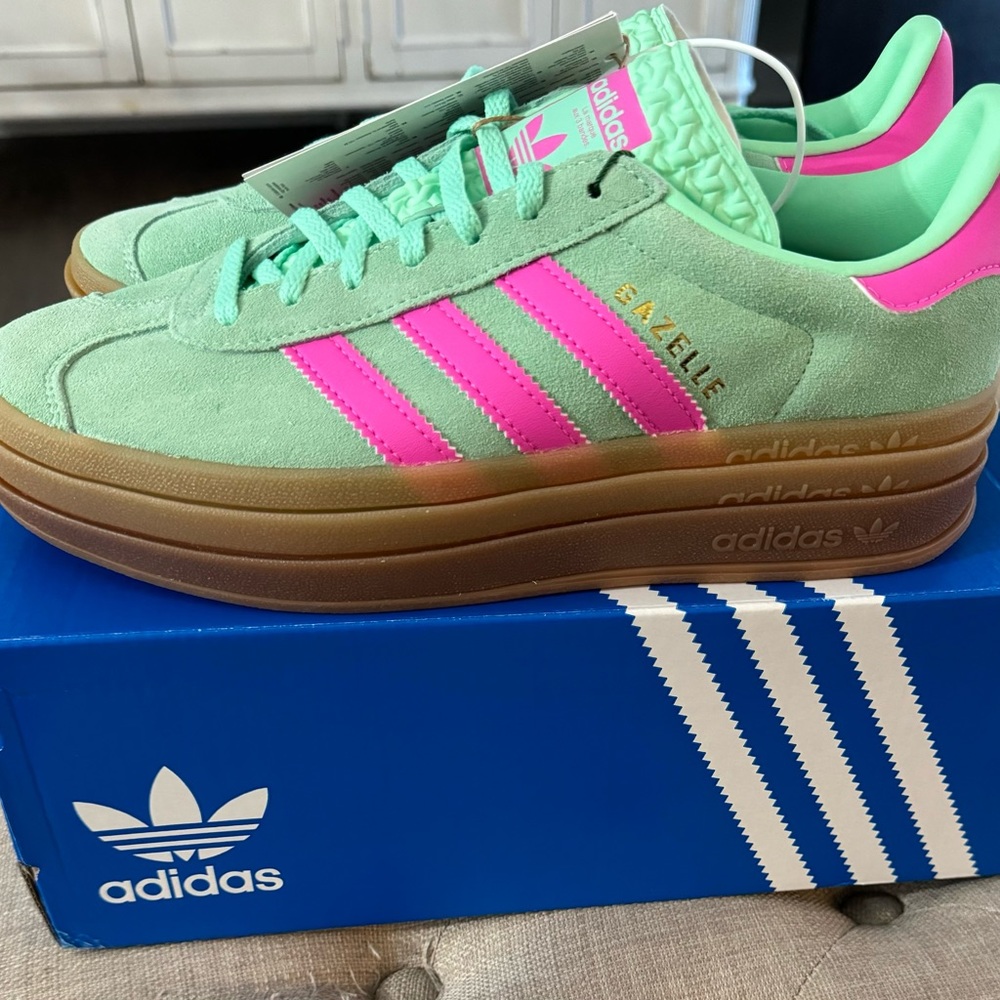 NWT Adidas Gazelle Bold Platform Sole Mint Green Women